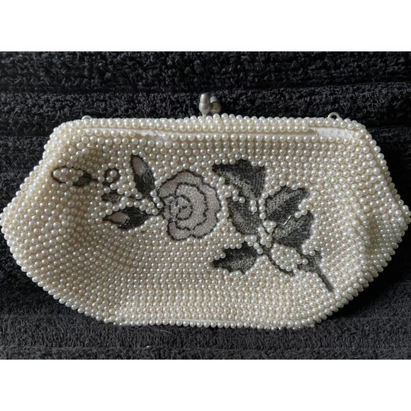 The Unbranded Brand Handbags - Vintage Made in Japan Faux Pearl & Gray Beaded Clutch Purse Evening Handbag Read